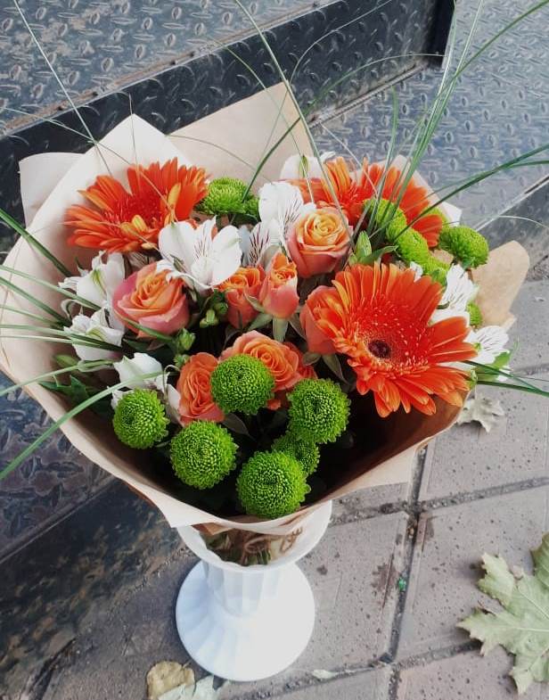 Букет цветов из: Герберы, Хризантемы, Альстромерии и Розы в Дмитриевском Республики Адыгея