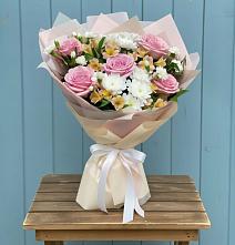 Букет цветов из:  Гвоздики, Орхидеи и Розы в Дмитриевском Республики Адыгея