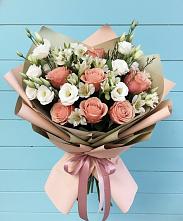 Букет цветов из:  Розы, Альстромерии и Лизиантусы в Дмитриевском Республики Адыгея