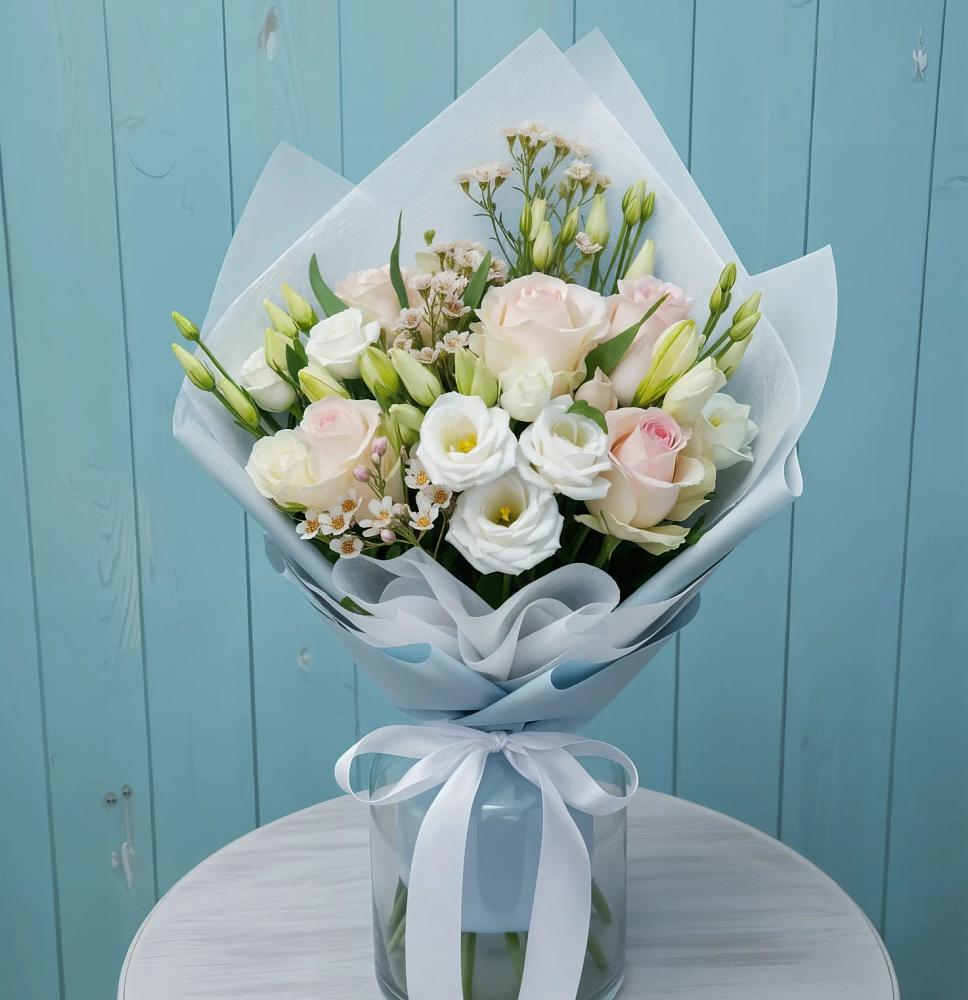 Букет цветов из: Розы и Лизиантусы в Дмитриевском Республики Адыгея