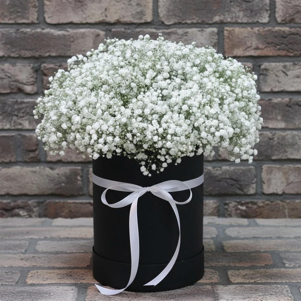 Цветочная композиция из Гипсофила в шляпной коробке в Дмитриевском Республики Адыгея