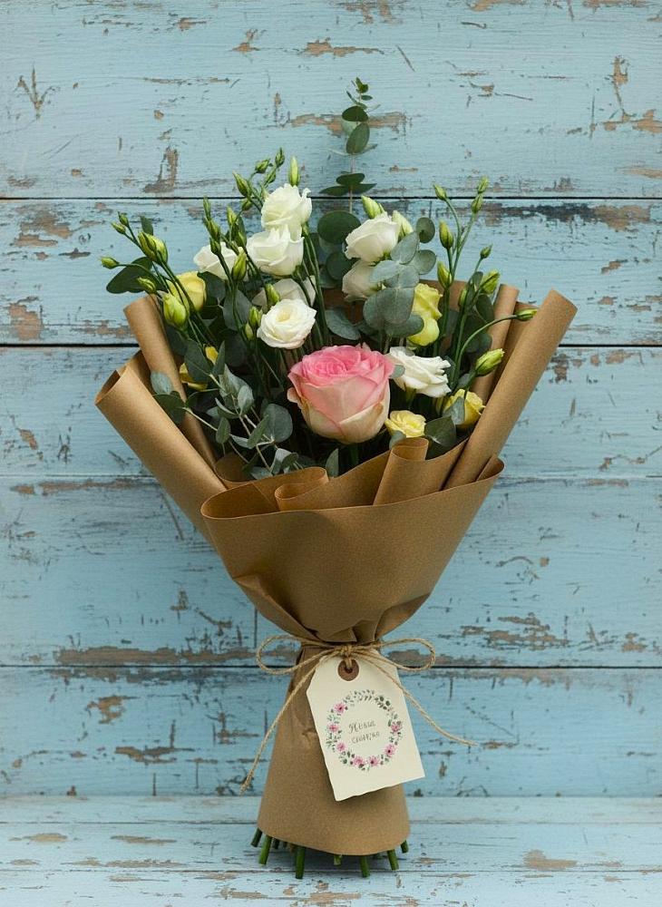 Букет цветов из: Розы и Лизиантусы в Дмитриевском Республики Адыгея