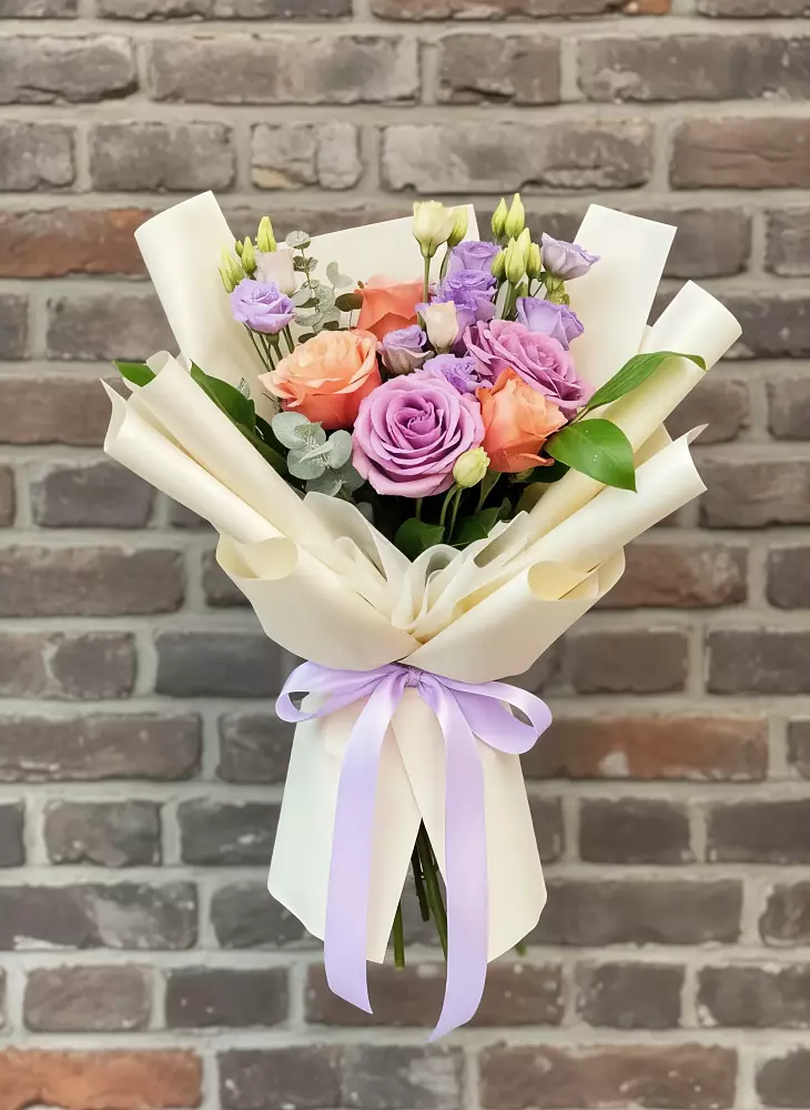 Букет цветов из: Лизиантусы и Розы в Дмитриевском Республики Адыгея