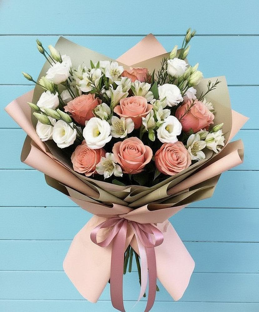 Букет цветов из: Розы, Альстромерии и Лизиантусы в Дмитриевском Республики Адыгея