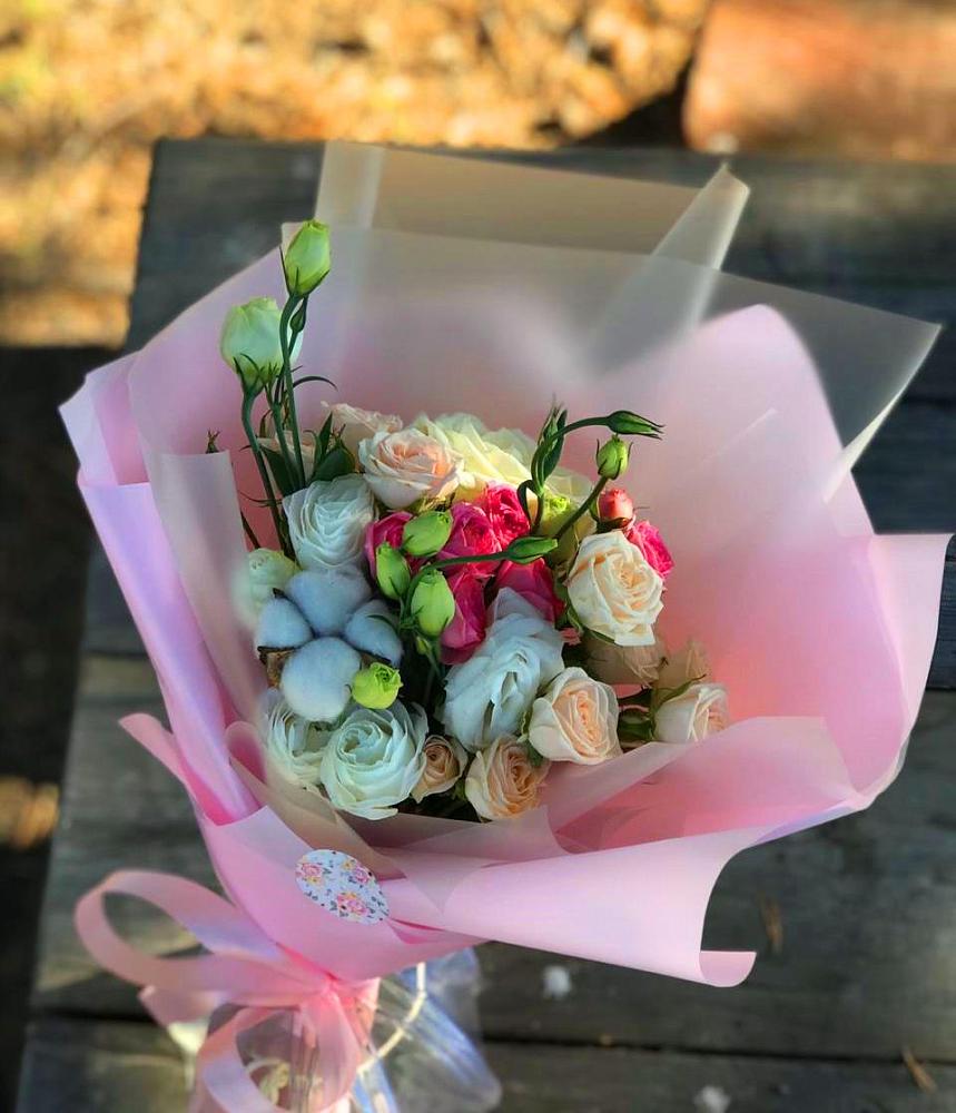 Букет цветов из: Розы и Лизиантусы в Дмитриевском Республики Адыгея