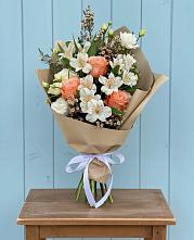 Букет цветов из:  Альстромерии, Лизиантусы, Розы и Хризантемы в Дмитриевском Республики Адыгея