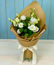 Букет цветов из:  Хризантемы и Лизиантусы в Дмитриевском Республики Адыгея