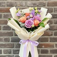 Букет цветов из:  Лизиантусы и Розы в Дмитриевском Республики Адыгея