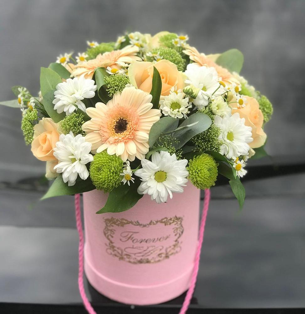 Цветочная композиция из Розы, Герберы и Хризантемы в шляпной коробке в Дмитриевском Республики Адыгея